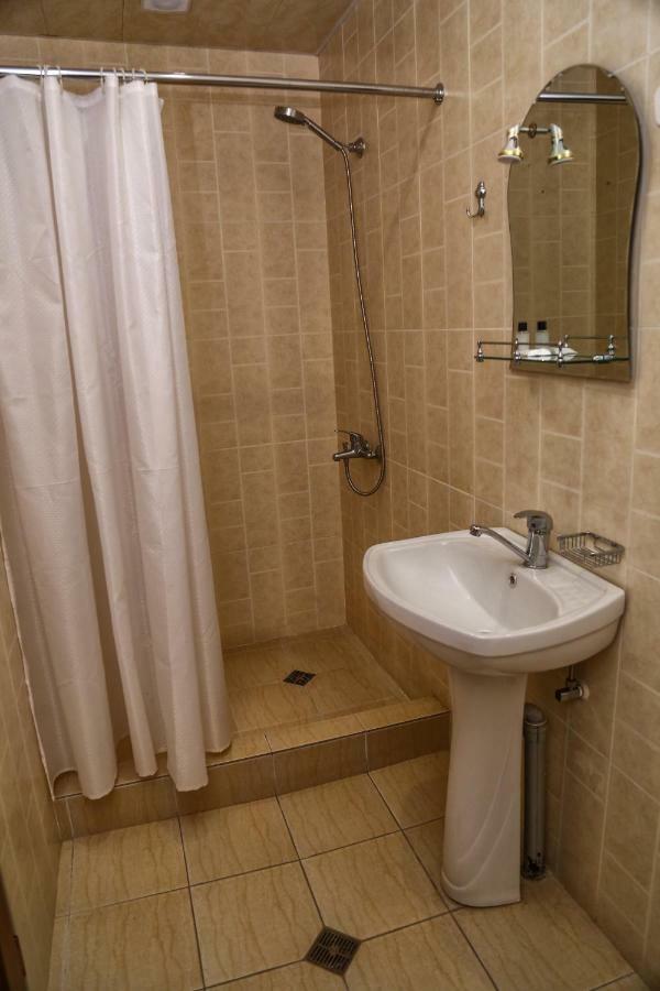 גוריס Lara Hotel מראה חיצוני תמונה