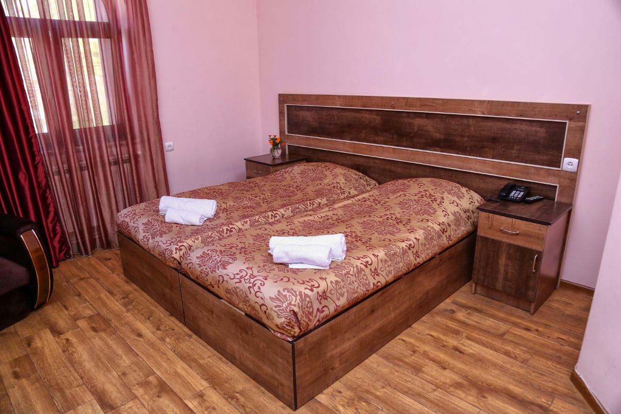גוריס Lara Hotel מראה חיצוני תמונה