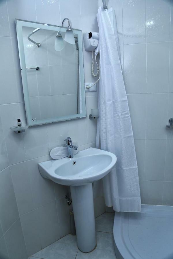 גוריס Lara Hotel מראה חיצוני תמונה
