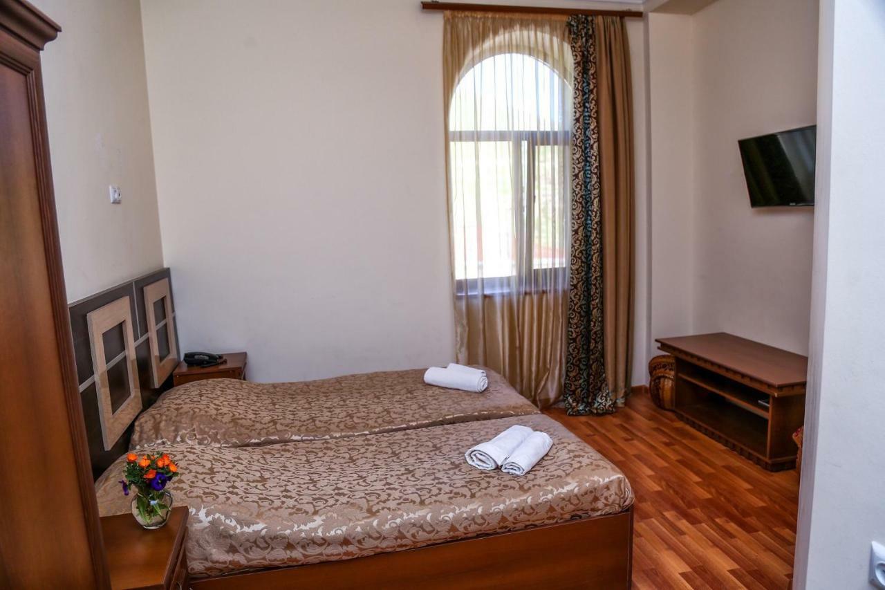 גוריס Lara Hotel מראה חיצוני תמונה