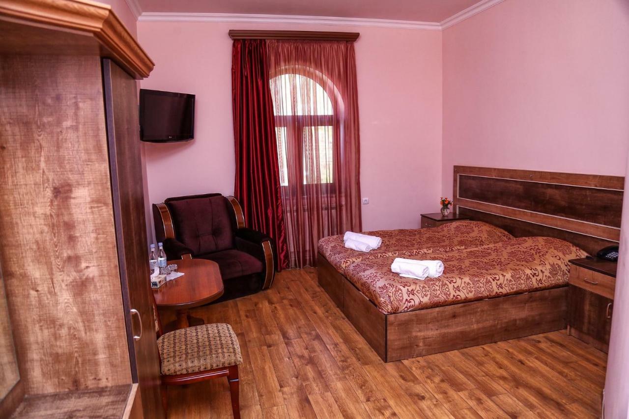 גוריס Lara Hotel מראה חיצוני תמונה
